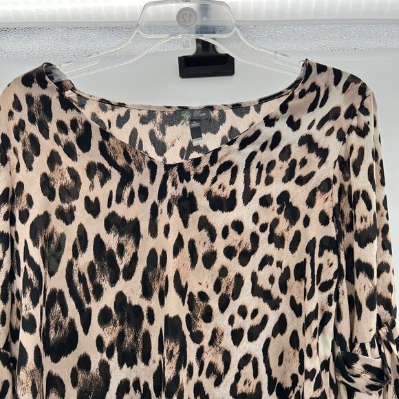 Lily Rose Women's Animal Print Long Flare Bow Sleeve Top Size Medium Lightweight - Picture 2 of 9
